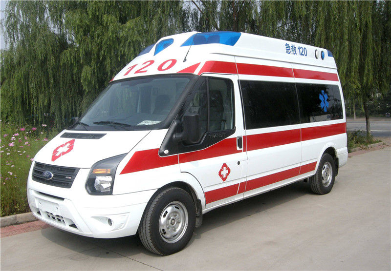 移動救護車為何頻頻遇到前方司機不及時避讓？